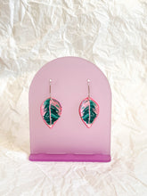 Load image into Gallery viewer, 'PINK PRINCESS' - Med Leaf