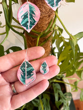 Load image into Gallery viewer, 'PINK PRINCESS' - Med Leaf